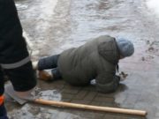 Сломавшая ногу из-за гололеда горожанка отсудила 50 тыс. компенсации морального ущерба Сломавшая ногу из-за гололеда горожанка отсудила 50 тыс. компенсации морального ущерба