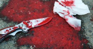 В Усть-Кане сельчанка зарезала мужчину, защищаясь от побоев В Усть-Кане сельчанка зарезала мужчину, защищаясь от побоев