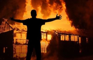 Невменяемого поджигателя отправили в психиатрическую больницу Невменяемого поджигателя отправили в психиатрическую больницу