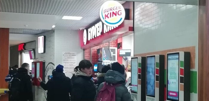 После открытия Burger King и KFC в «Панораме» перестали справляться с уборкой