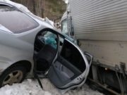 Водитель без прав на Toyota Camry выехал на встречку и врезался в грузовик Водитель без прав на Toyota Camry выехал на встречку и врезался в грузовик