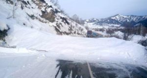 Две лавины сошли на дороги: на Чуйском тракте и на подъезде к Горно-Алтайску
