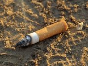 Пьяный мужчина убил пожилого соседа из-за отказа угостить сигаретой Пьяный мужчина убил пожилого соседа из-за отказа угостить сигаретой