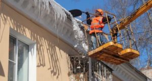 Внимание! Очистить снег с крыши зданий в организации не так просто, как кажется!