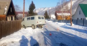Ребенок выскочил под колеса УАЗа, машина врезалась в опору ЛЭП Ребенок выскочил под колеса УАЗа, машина врезалась в опору ЛЭП