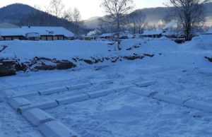 Строительство детсадов в Турочаке и Бийке: начался монтаж фундаментов