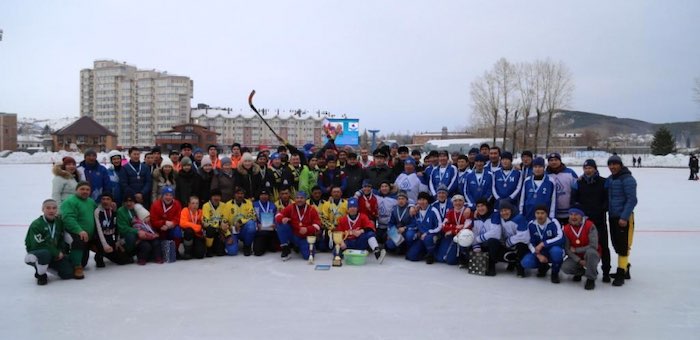 Сборная Усть-Канского района победила в турнире по хоккею с мячом памяти Евгения Корчагина