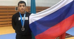 Борец Лазарь Самойлов завоевал «серебро» в Казахстане