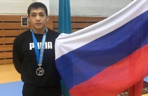 Борец Лазарь Самойлов завоевал «серебро» в Казахстане