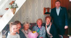 Труженицу тыла Татьяну Ромашенкову поздравили с 90-летием и вручили ей медаль