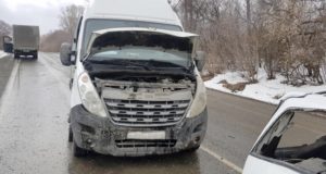Три машины столкнулись на Чуйском тракте из-за переходивших дорогу коров Три машины столкнулись на Чуйском тракте из-за переходивших дорогу коров