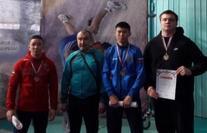Спортсмены с Алтая стали призерами первенства Сибири по греко-римской борьбе Спортсмены с Алтая стали призерами первенства Сибири по греко-римской борьбе