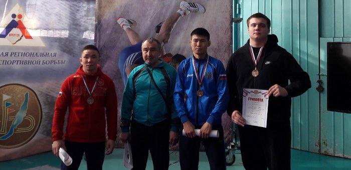 Спортсмены с Алтая стали призерами первенства Сибири по греко-римской борьбе