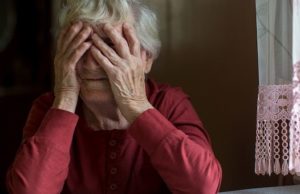 На 86-летнюю труженицу тыла напал мужчина, помогавший ей убирать снег с крыши На 86-летнюю труженицу тыла напал мужчина, помогавший ей убирать снег с крыши