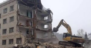 В Горно-Алтайске снесли аварийное здание общежития политехнического колледжа