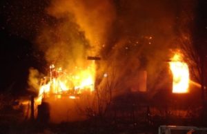 Деревенский роман: женщина из ревности хотела спалить дом бывшей жены своего сожителя Деревенский роман: женщина из ревности хотела спалить дом бывшей жены своего сожителя