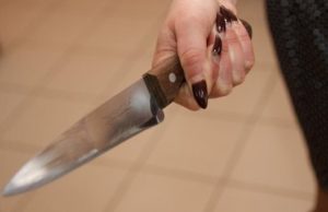 После праздника в тюрьму: женщина зарезала мужа накануне 8 Марта Жительница Каракола зарезала мужа накануне женского праздника