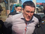 Депутата Кухтуекова после стычки с приставами увезли в психиатрию Депутата Кухтуекова после стычки с приставами увезли в психиатрию