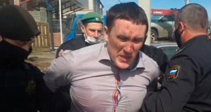 Депутата Кухтуекова после стычки с приставами увезли в психиатрию Депутата Кухтуекова после стычки с приставами увезли в психиатрию