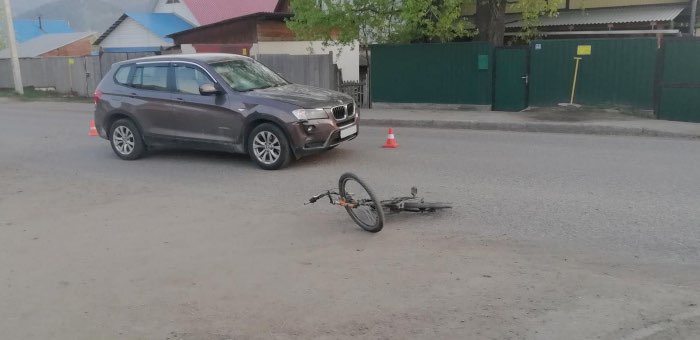 Водитель на BMW сбил несовершеннолетнего велосипедиста в Кызыл-Озеке