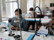 В Горно-Алтайске волонтеры шьют бахилы и защитные костюмы для медиков В Горно-Алтайске волонтеры шьют бахилы и защитные костюмы для медиков