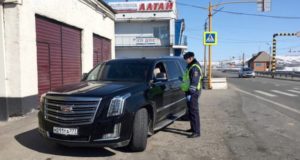 Сотрудники полиции проводят разъяснительные беседы с теми, кто въезжает в регион Сотрудники полиции проводят разъяснительные беседы с теми, кто въезжает в регион