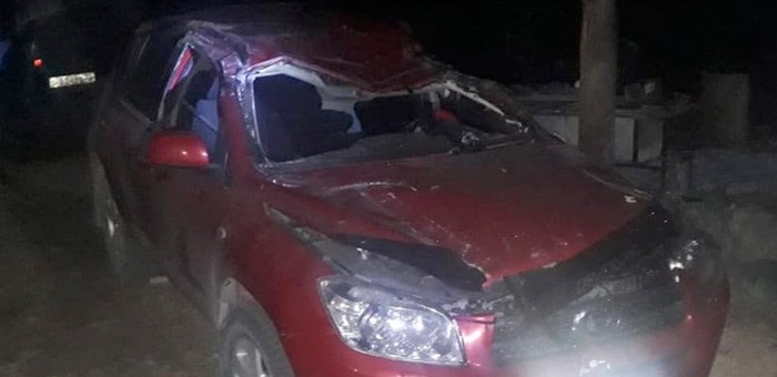 Автомобиль Toyota RAV 4 упал с моста на дороге к Большому Яломану