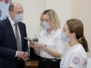 Глава республики посетил штаб волонтеров, помогающих людям в период самоизоляции Глава республики посетил штаб волонтеров, помогающих людям в период самоизоляции