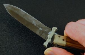Ревнивый мужчина ударил возлюбленную ножом в живот, после чего безмятежно уснул Ревнивый мужчина ударил возлюбленную ножом в живот, после чего безмятежно уснул