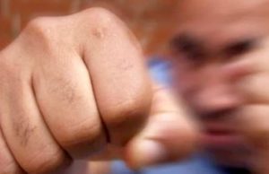 Житель Алферово заподозрил жену в измене и сломал нос соседу Житель Алферово заподозрил жену в измене и сломал нос соседу