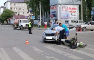 Несовершеннолетний мотоциклист без прав, убегавший от полиции, устроил ДТП Несовершеннолетний мотоциклист без прав, убегавший от полиции, устроил ДТП