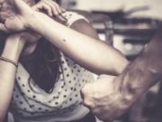 Горожанин сломал нос сожительнице, которая не дала ему сигарету Горожанин сломал нос сожительнице, которая не дала ему сигарету