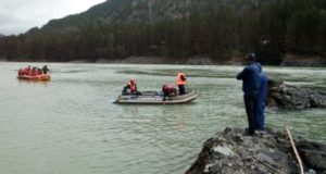 Продолжаются поиски утонувшего в Катуни подростка На Катуни продолжаются поиски утонувшего подростка