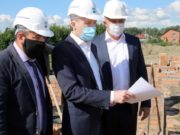 Глава региона проверил строящиеся по нацпроектам объекты в Майме Глава региона проверил строящиеся по нацпроектам объекты в Майме