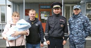 За 20 минут до родов: полицейские помогли вовремя доставить роженицу в Перинатальный центр