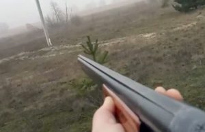 Стреляя по банкам, житель Теректы нечаянно застрелил односельчанина Стреляя по банкам, житель Теректы нечаянно застрелил односельчанина