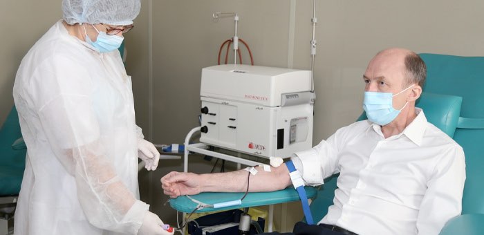 Глава республики сдал кровь и призвал земляков поддержать акцию «Оставайся донором»