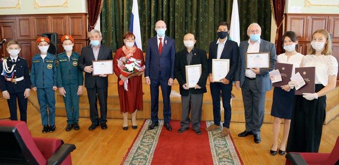 Олег Хорохордин вручил премии имени Чорос-Гуркина и другие государственные награды