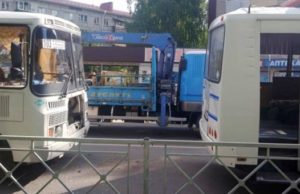 Два автобуса столкнулись в Горно-Алтайске Два автобуса столкнулись в Горно-Алтайске