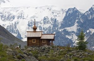 У подножия Белухи сгорела часовня У подножия Белухи сгорела часовня