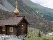 Задержан подозреваемый в поджоге часовни у подножия Белухи