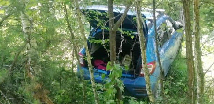 Двое москвичей застряли на таежной дороге, один едва не погиб, толкая автомобиль