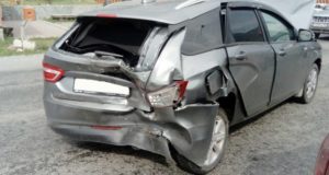 Три автомобиля с туристами столкнулись в Элекмонаре