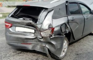 Три автомобиля с туристами столкнулись в Элекмонаре Три автомобиля с туристами столкнулись в Элекмонаре