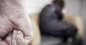 «Квартирный вопрос» довел до уголовного дела: горожанин напал на мать и брата «Квартирный вопрос» довел до уголовного дела: горожанин напал на мать и брата