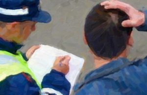 Бывшего инспектора ГИБДД, получившего крупную взятку, уличили и в других преступлениях Бывшего инспектора ГИБДД, получившего крупную взятку, уличили и в других преступлениях