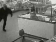 Два подростка украли спортивную одежду из торгового центра «Горный»