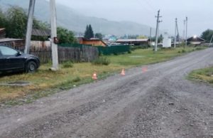 Ночная поездка на мотоцикле закончилась для жителя Усть-Коксы госпитализацией