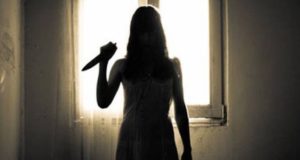 Женщина убила сожителя двумя ударами ножа Женщина убила сожителя двумя ударами ножа в живот