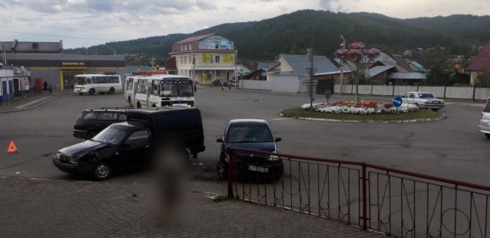 На перекрестке возле Старого музея столкнулись автомобили